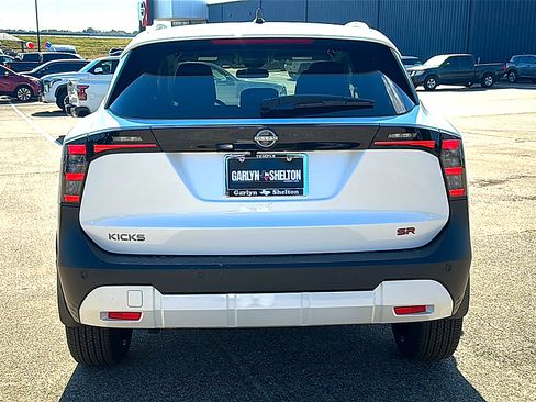 New 2026 Nissan Kicks SR image 7