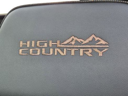 New 2026 Chevrolet Suburban High Country image 14