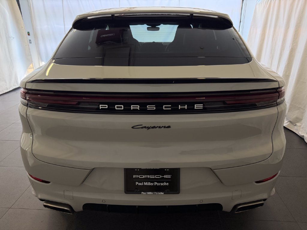 Certified 2024 Porsche Cayenne Coupe AWD/4WD image 8