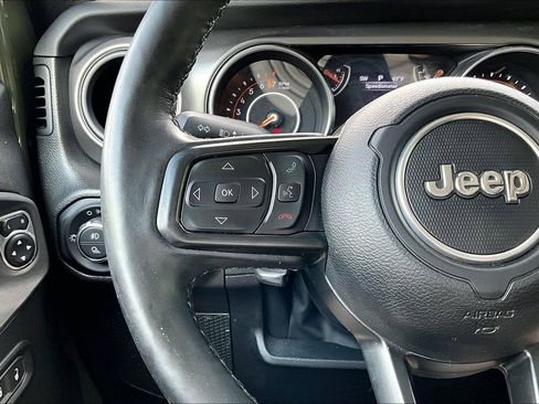 Used 2022 Jeep Gladiator Sport AWD/4WD image 12