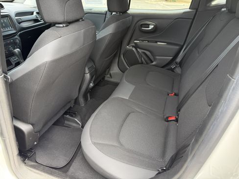 Used 2019 Jeep Renegade Altitude w/ Quick Order Package 2XM FWD image 19