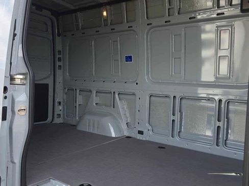 Used 2025 Mercedes-Benz Sprinter 2500 image 15