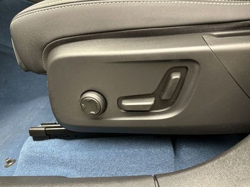 Certified 2022 Volvo C40 P8 Recharge Ultimate image 12