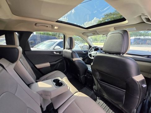 Used 2020 Ford Escape Titanium FWD image 9