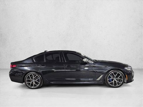 Used 2021 BMW M550i xDrive w/ Dynamic Handling Package image 4