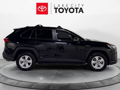 Used 2020 Toyota RAV4 XLE image 9