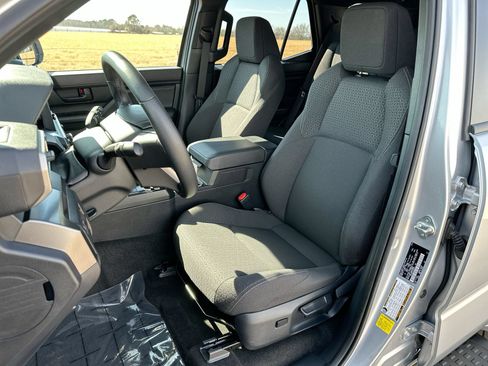 Used 2025 Toyota 4Runner SR5 AWD/4WD image 11