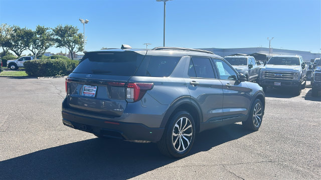 Certified 2025 Ford Explorer ST-Line AWD/4WD image 3