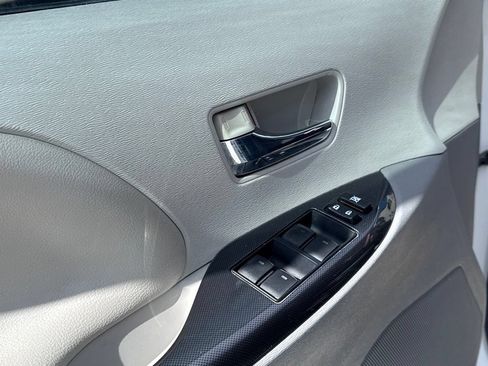 Used 2012 Toyota Sienna SE FWD image 13