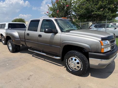 Used 2005 Chevrolet Silverado 3500 LT w/ Heavy-Duty Power Package AWD/4WD image 48
