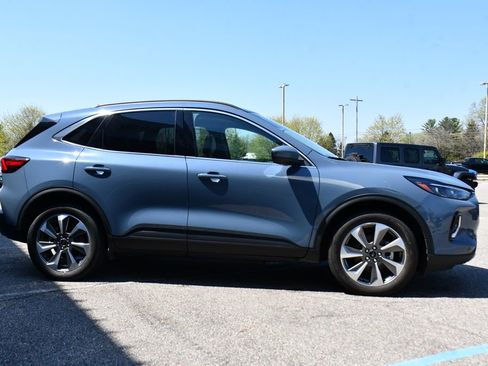 Used 2023 Ford Escape Platinum w/ Premium Technology Package AWD/4WD image 8