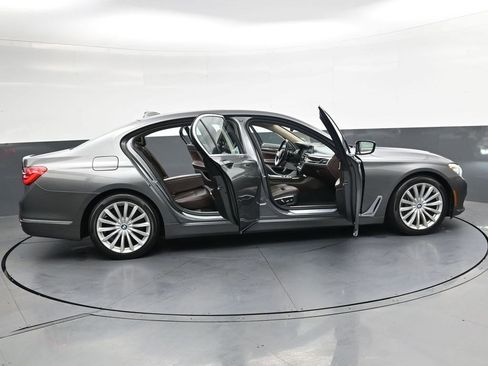 Used 2016 BMW 740i image 38