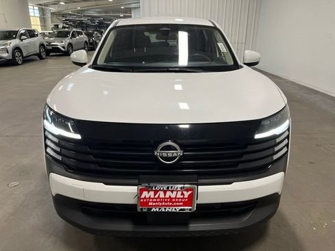 Used 2025 Nissan Kicks SV AWD/4WD image 8