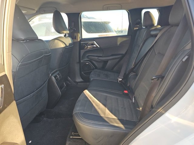 Used 2025 Mitsubishi Outlander SE AWD/4WD image 16