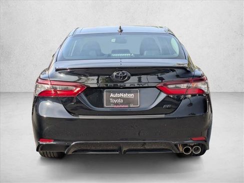 Used 2024 Toyota Camry SE image 7