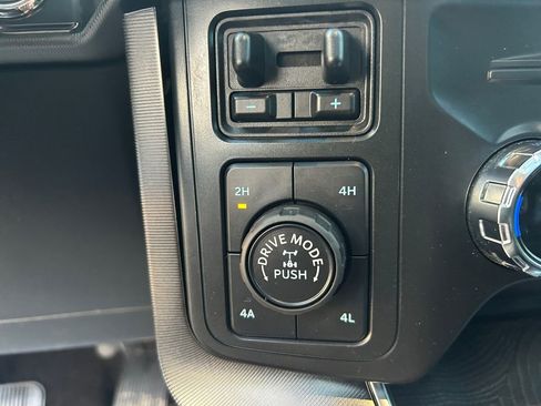 Used 2021 Ford F150 Platinum w/ FX4 Off-Road Package image 36