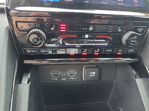 Used 2023 Jeep Grand Cherokee Limited image 28