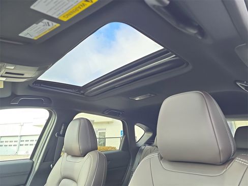 New 2025 MAZDA CX-5 Signature image 11