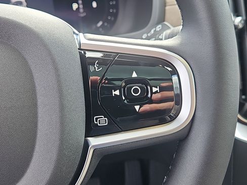 New 2026 Volvo XC90 B6 Plus w/ Protection Package Premier image 17