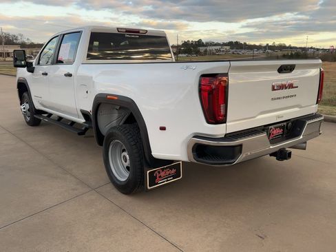 Used 2023 GMC Sierra 3500 Pro w/ Convenience Package image 7