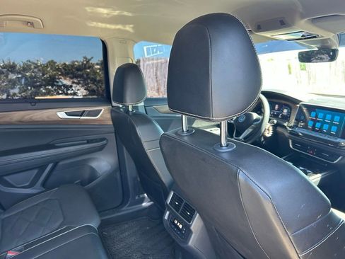 Used 2024 Volkswagen Atlas SE w/ Black Wheel Package image 20