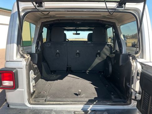 Used 2023 Jeep Wrangler Sahara image 27