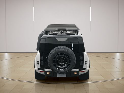 New 2026 Land Rover Defender 110 AWD/4WD image 32