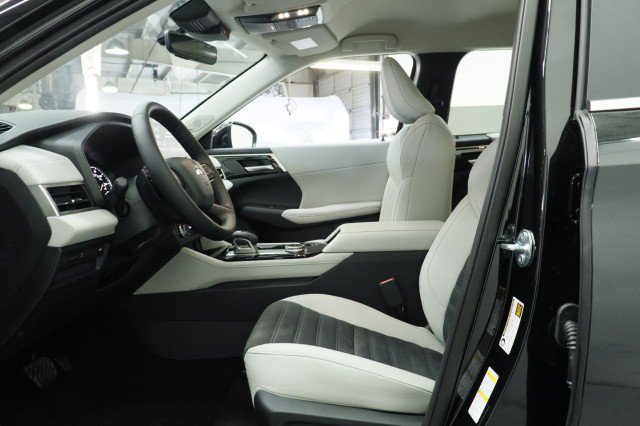 New 2026 Mitsubishi Outlander SE FWD image 6