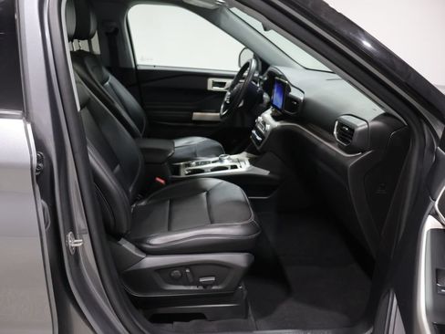 Used 2022 Ford Explorer XLT w/ Equipment Group 202A AWD/4WD image 26