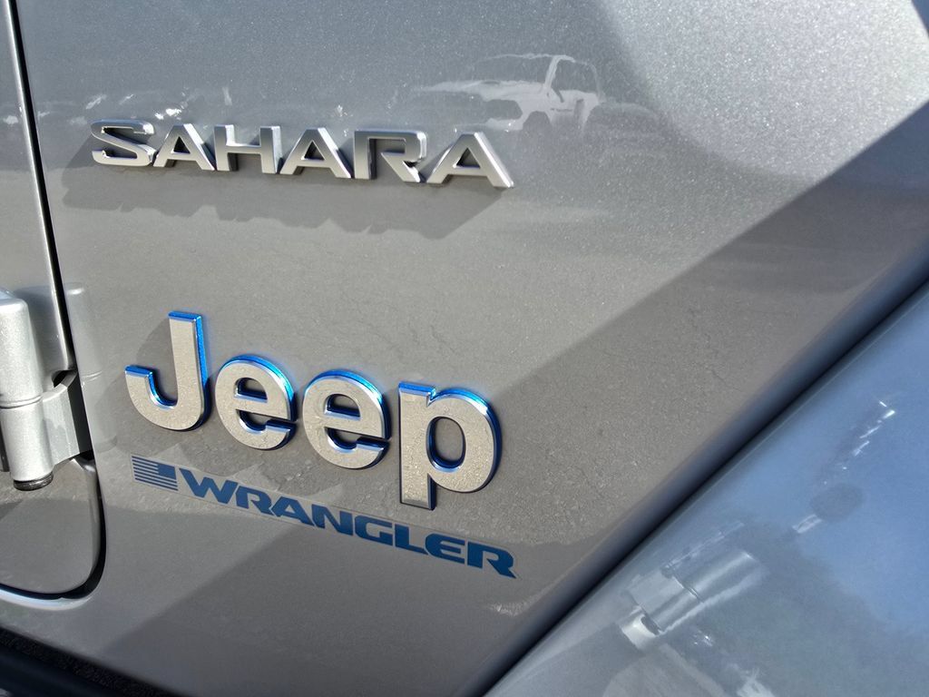Used 2023 Jeep Wrangler Unlimited Sahara w/ Cold Weather Group AWD/4WD image 22