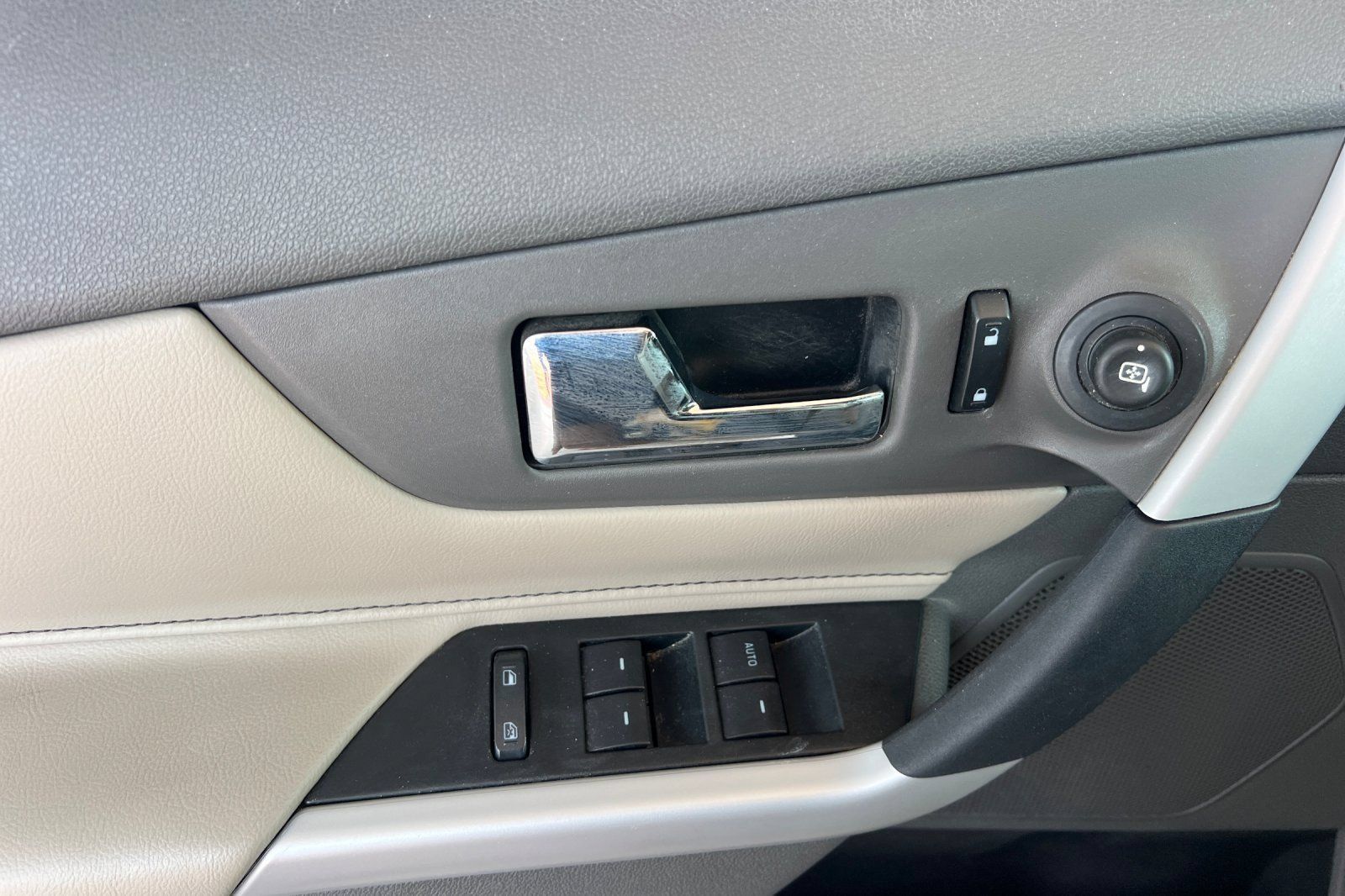 Used 2014 Ford Edge SEL w/ Equipment Group 205A AWD/4WD image 14