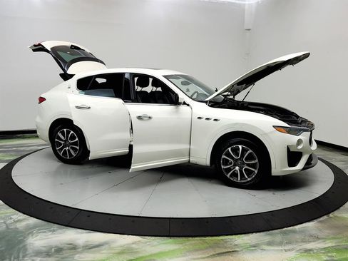 Used 2020 Maserati Levante AWD/4WD image 10