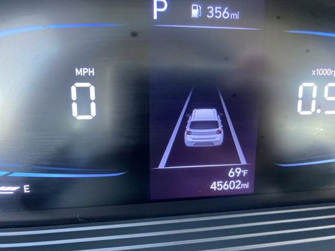 Used 2024 Hyundai Venue SEL image 19