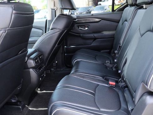 Used 2025 Honda Pilot Elite image 18