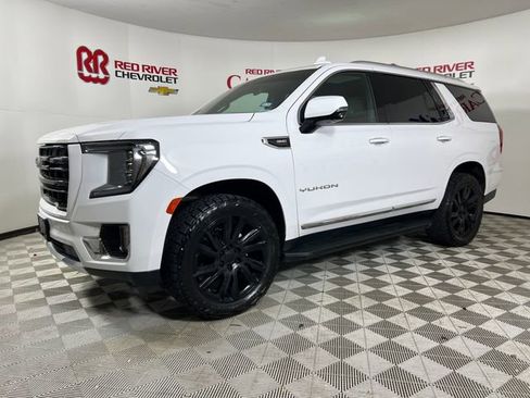 Used 2021 GMC Yukon SLT w/ SLT Premium Package image 3