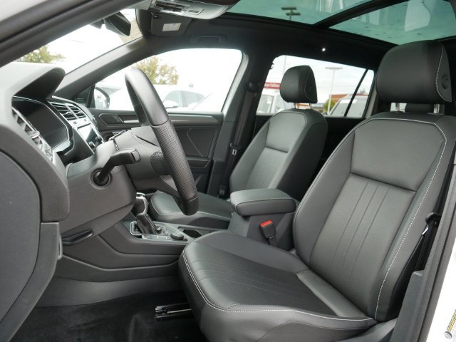 Certified 2024 Volkswagen Tiguan SE R-Line AWD/4WD image 13