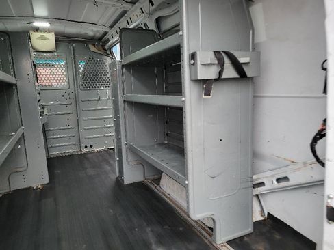 Used 2014 Chevrolet Express 2500 image 21