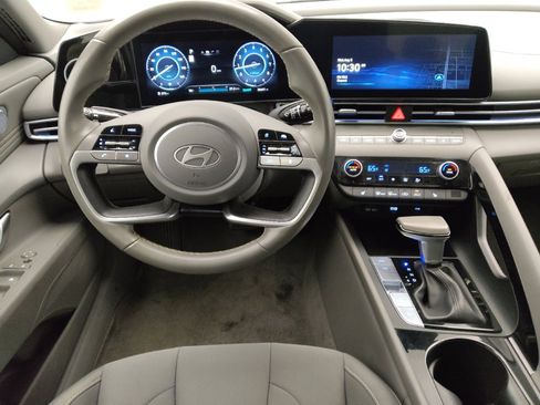 Used 2025 Hyundai Elantra SEL FWD image 22