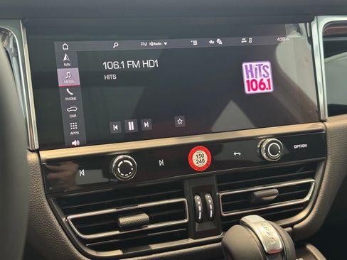 Certified 2025 Porsche Macan image 17