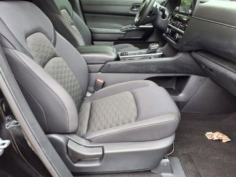 Used 2024 Nissan Pathfinder SV image 7