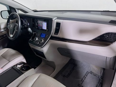 Certified 2018 Toyota Sienna XLE w/ XLE Navigation Package FWD image 27