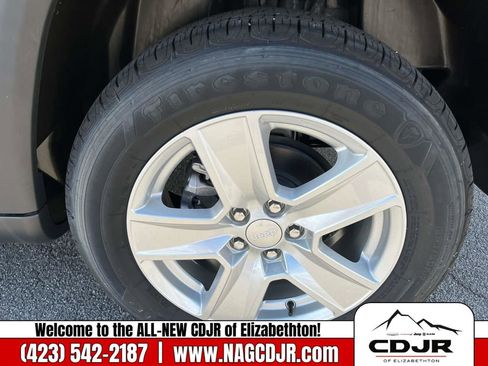 New 2022 Jeep Compass Latitude w/ Convenience Group image 11