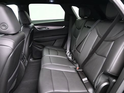 Certified 2025 Cadillac XT5 Luxury w/ LPO, Floor Liner Package AWD/4WD image 17