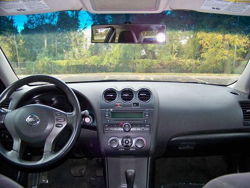 Used 2011 Nissan Altima 2.5 S FWD image 18