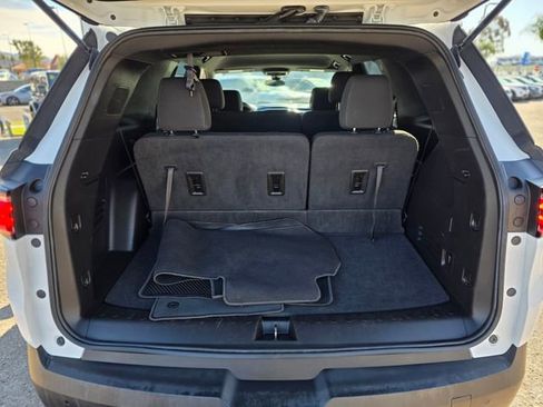 Used 2023 Chevrolet Traverse LT image 10