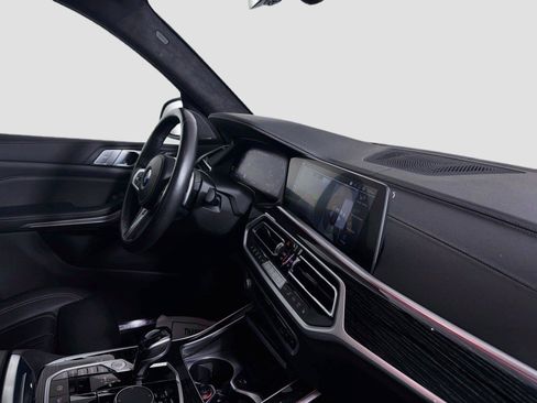 Used 2022 BMW X7 M50i w/ Cold Weather Package AWD/4WD image 32