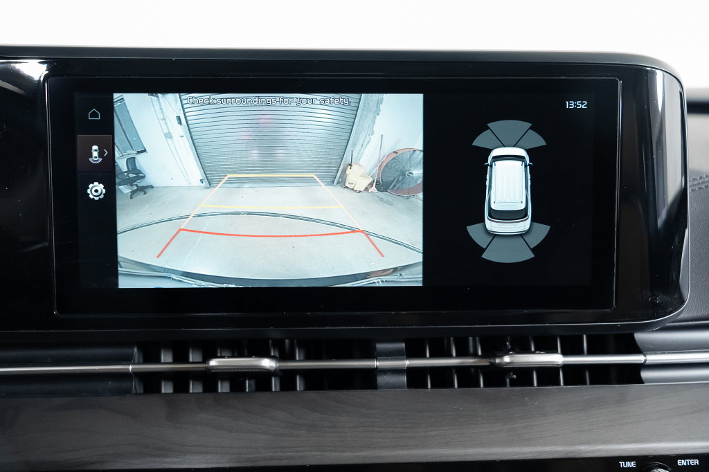 Used 2024 Kia Carnival EX FWD image 31