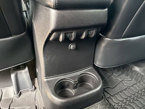 Used 2014 Jeep Wrangler Unlimited Sahara AWD/4WD image 32