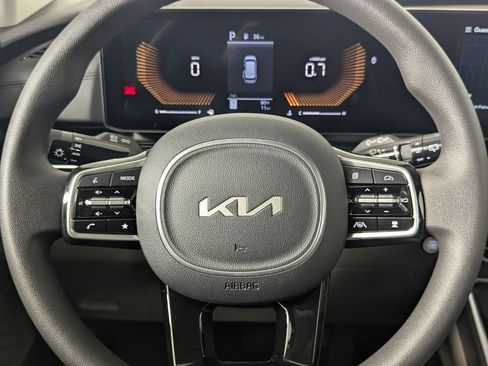 New 2026 Kia Carnival LX FWD image 16
