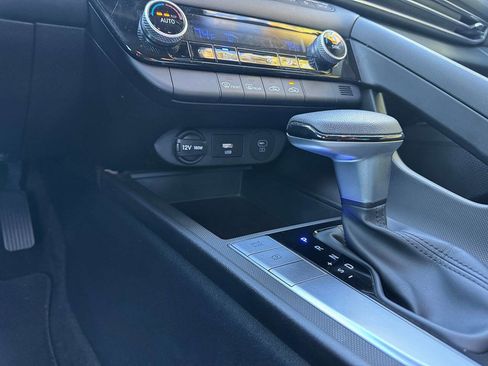 Used 2024 Hyundai Elantra SEL image 20